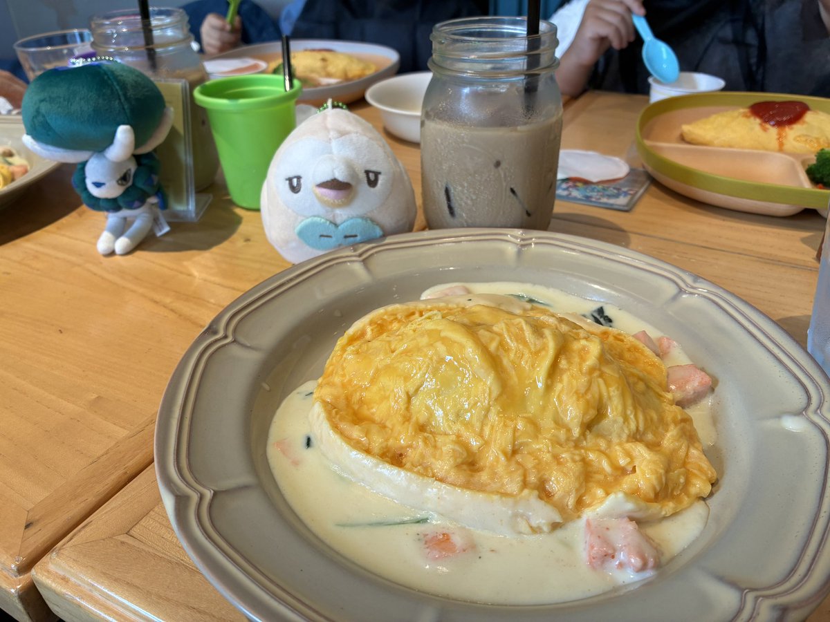 25a__yana's tweet photo. 美味しいｵﾑﾗｲｽ食べて
ｻｰﾃｨｰﾜﾝでｱｲｽも食べて血糖値爆ｱｹﾞしてきた

美味しいもの一緒に食べてくれる人
好きです🫵🏻 !!!
一緒に腹ﾊﾟﾝになって眠いねぇ
っていいながらｸﾞﾀﾞってくれた
てやﾁｬﾝ( @teyan_nu )とお子ﾁｬﾏありがと🫶🏻 https://t.co/nP39GhVTj9