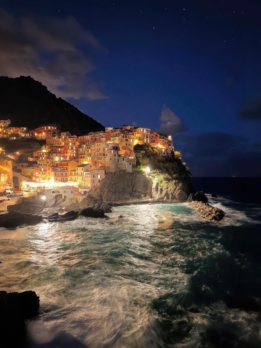 InFiniteH0riZ0n's tweet photo. Amalfi Coast Night, Italy 🇮🇹 https://t.co/EISA2uF9h1