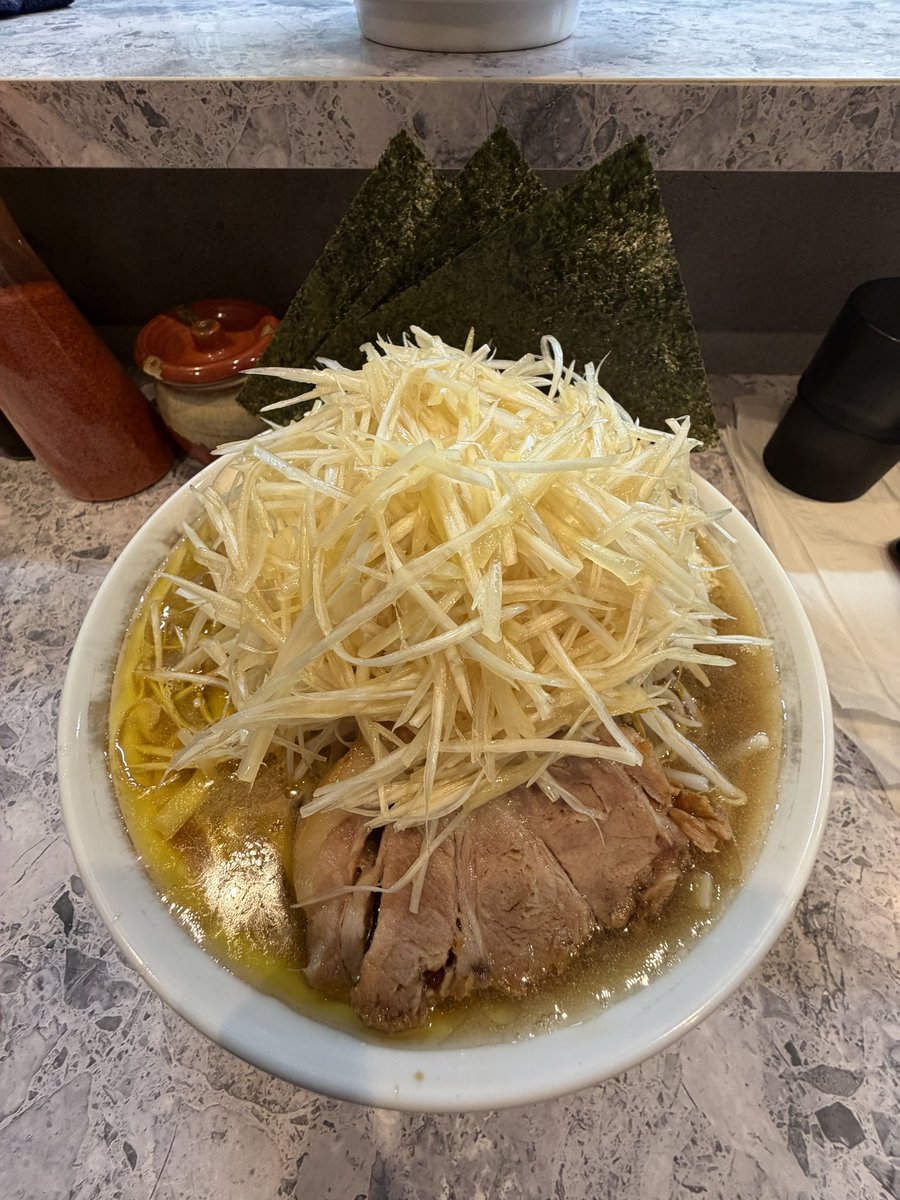 yuichi_f0128's tweet photo. #豚39
#木更津 

無性に🍋ぽんずが食べたくなり
凸乳🐮💦

スッパ×コイコイver.🍜
やっぱ(*´༥`*)ｳﾏｳﾏね〜
スッパたまらん🤤
どんぶり白髪ねぎを
こうするとこうなる⛰️🍜💦
ホントここの白髪ねぎ最高👍

本日もご馳走様でした🙇 https://t.co/sjdSVHl84G