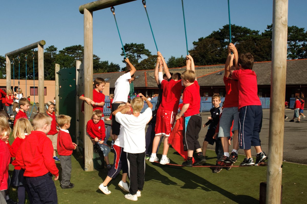 LBCNewsWales's tweet photo. Some schools across Cardiff are going to be getting upgrades to help reduce the impact of flooding and hot weather.
Tarmac playgrounds are being replaced with trees and gardens. https://t.co/2UmxQBSKka