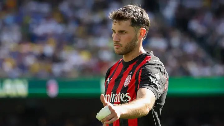GGia95's tweet photo. Il Porto ha chiesto info per Santi Gimenez, Farioli è un suo grande estimatore e ci sono stati contatti tra l’allenatore e il messicano. Vediamo se il club portoghese farà un’offerta ufficiale, pista da tenere d’occhio.

@MatteMoretto https://t.co/dXarAekBDF