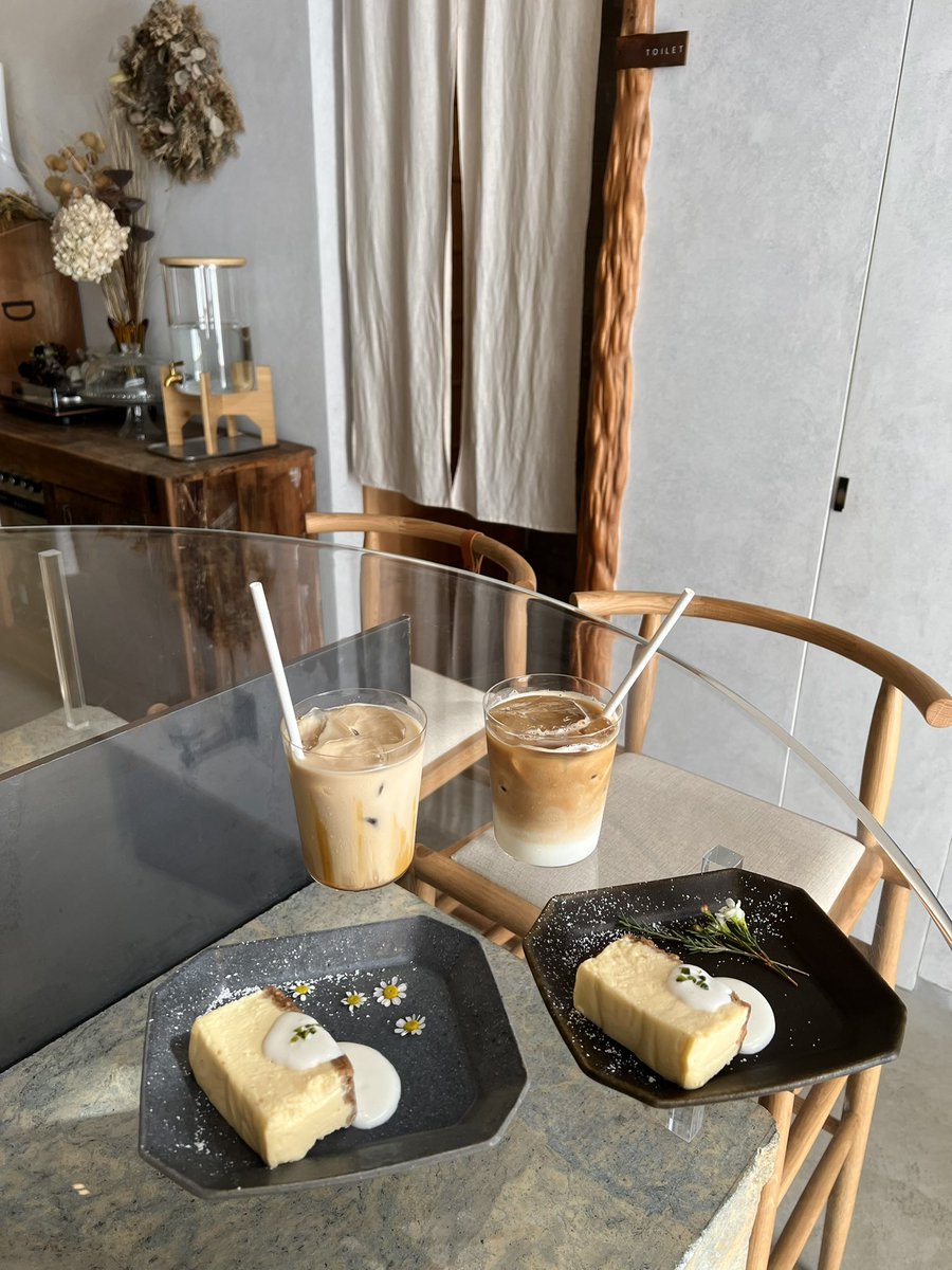 _himari___6's tweet photo. お花とケーキ。

#日常垢 https://t.co/YT6Q3a3GRP