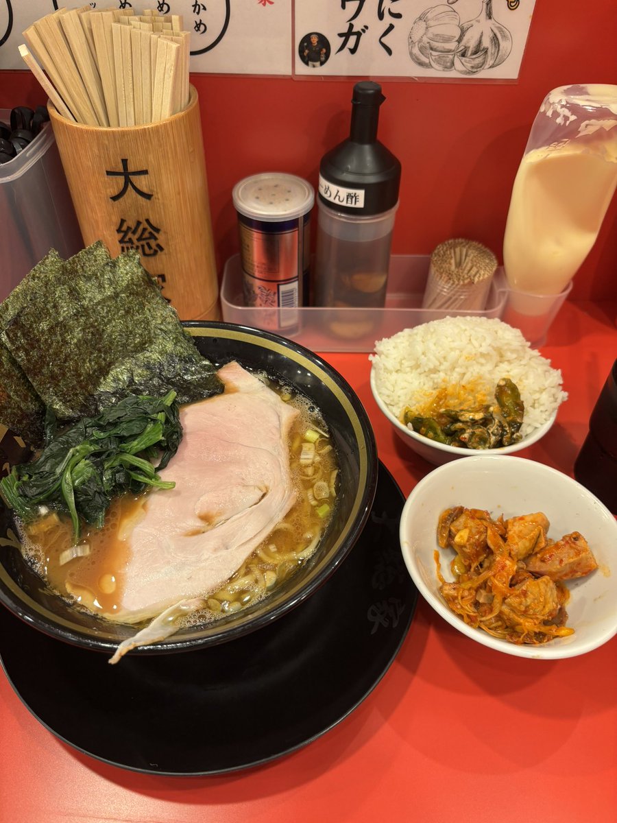 Rin_48Lv's tweet photo. 2026年44杯目
大総家 神田
ラーメン並 ネギチャーTP 🍚

美味すぎて飛んだわ。
自粛します https://t.co/GnWbRTjtNr