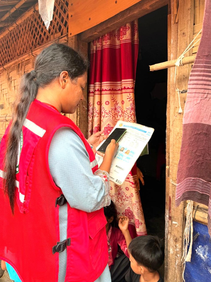 BDRCS1's tweet photo. Vaccination protects every child's future!
@BDRC1 Community Health Volunteers are assisting the ongoing #bOPV campaign in #CoxsBazar through door-to-door awareness, vaccination support &amp; monitoring by ensuring no eligible child is left behind.

#CBHFA
#PolioFreeFuture
#RCRC
@ifrc https://t.co/dX3YPpY3ph
