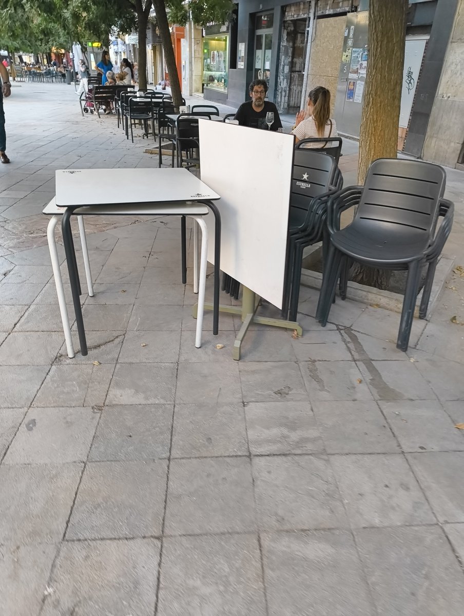 CIBERCOCINA's tweet photo. @PoliciaGr @aytogr @jacobocalvo @SosGranada @AntonioPeaGar10 Y pasan loseses y estos siguen igual
@LaNocheenBlanc1 https://t.co/AcvxWK5SlE