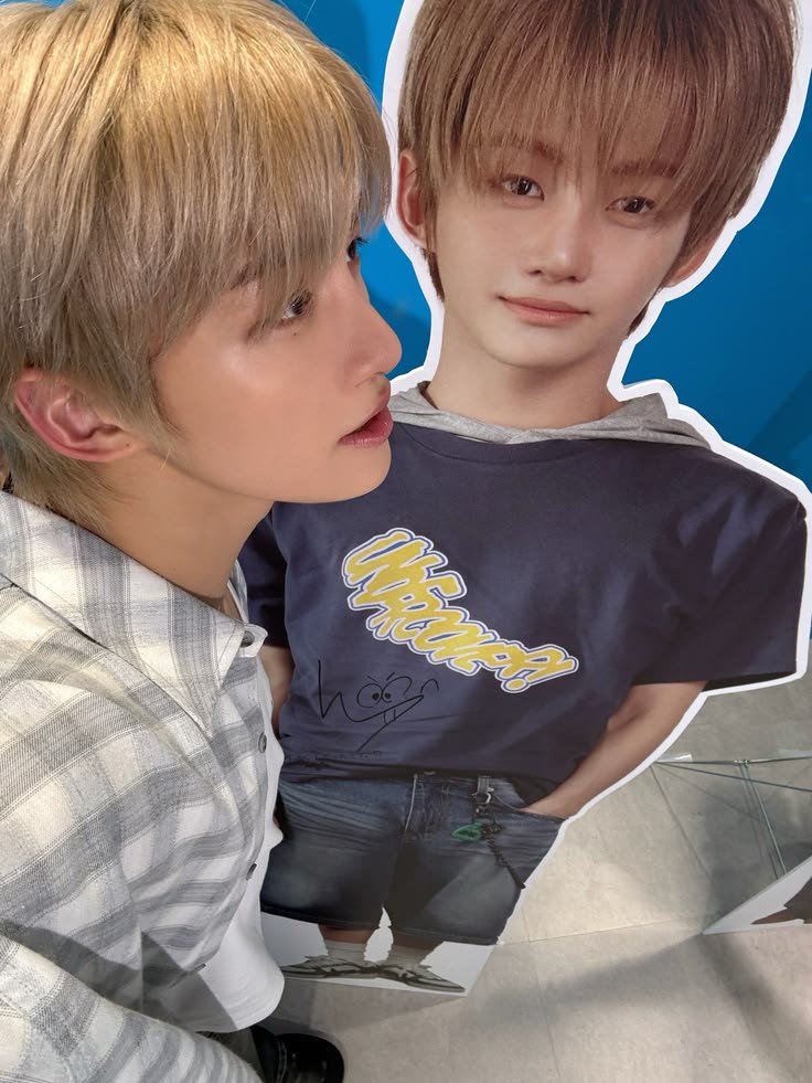 jihoonstunes's tweet photo. klean pasti iri karena gua bisa foto sama Jihoon oppa https://t.co/xxYq91DJFA