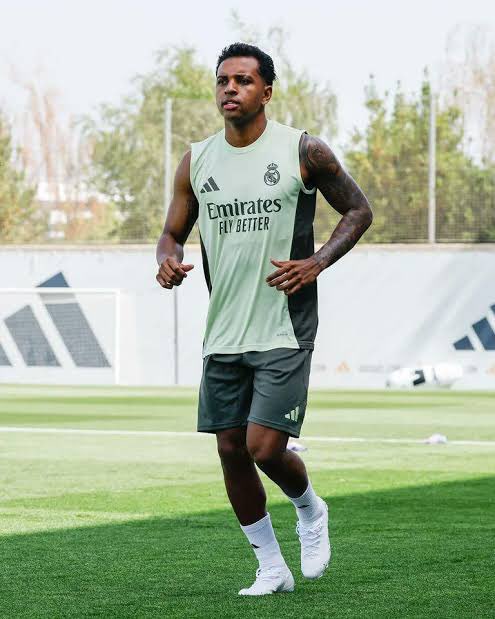 centregoals's tweet photo. 🏋️‍♂️🤯 This Rodrygo transformation needs to be studied. https://t.co/ZVTq78GsF2