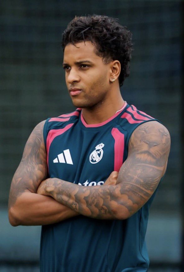 centregoals's tweet photo. 🏋️‍♂️🤯 This Rodrygo transformation needs to be studied. https://t.co/ZVTq78GsF2