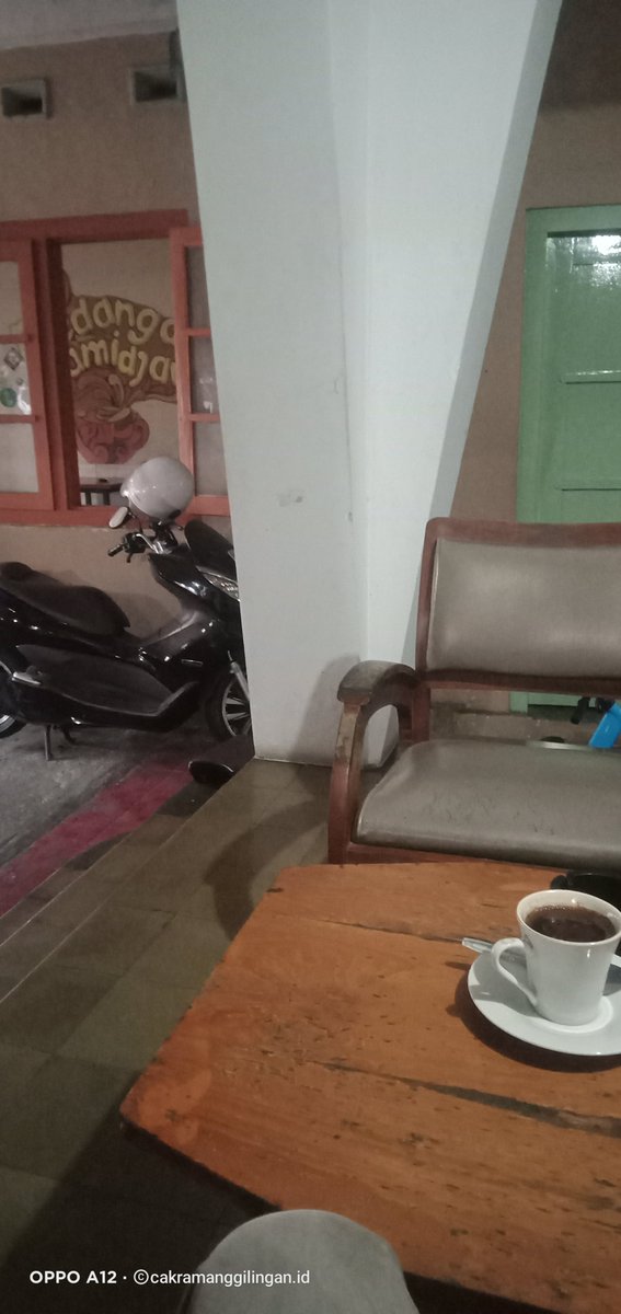 afiqnugroho's tweet photo. ini tempat ngopi, ya.
Bukan dirumah.

Kalau Orang Parakan, Temanggung mungkin pada tahu. https://t.co/WthrJ4o0Xc