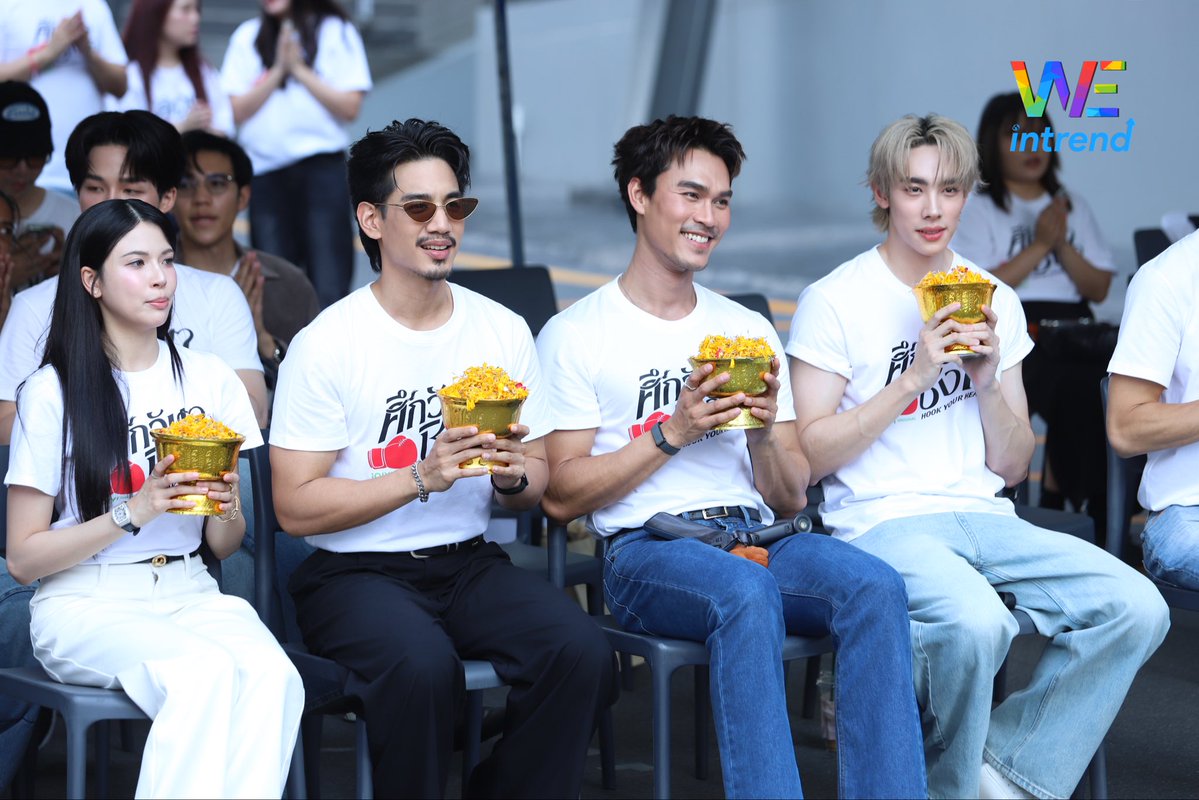 weintrend_tv's tweet photo. นักแสดง ในงานพิธีบวงสรวง iQIYI Original "Hook Your Heart ศึกวันชิงใจ"
#HookYourHeart #ศึกวันชิงใจ #iQIYIOriginal #iQIYI #IronStudio #DelandDechochai #ShawnChawitkan https://t.co/V5l8cVqLy2