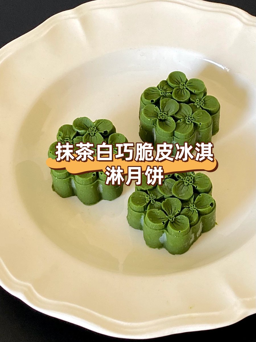 Ramesh8243's tweet photo. Sharing my new go-to late-night snack—crunchy matcha rice crackers with a drizzle of white chocolate! Pure joy in every bite https://t.co/nQQWOUUPOg