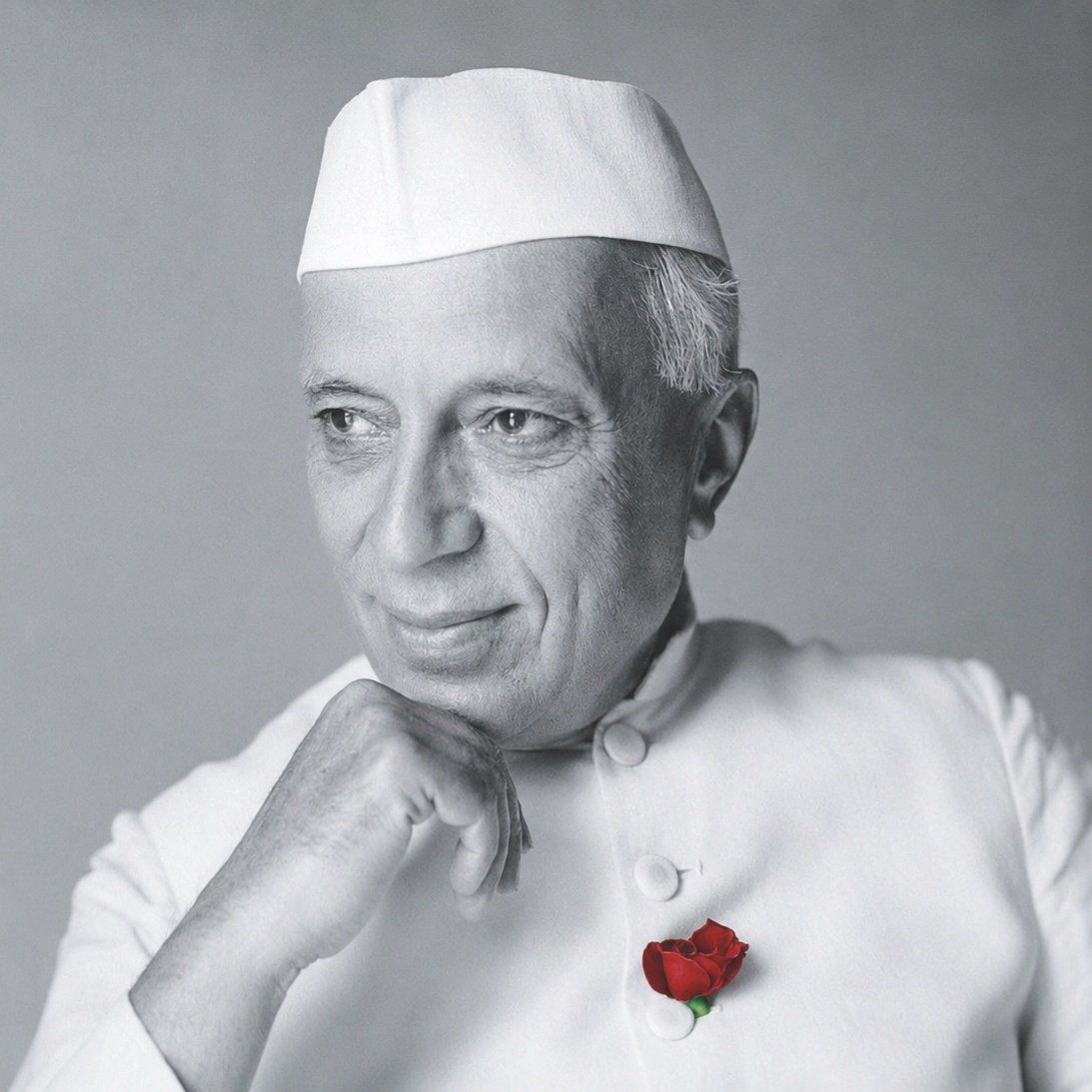 Imdineshpurohit's tweet photo. आज नेहरू जी की बात करूंगा, पूरी तन्मयता और निष्ठा से करूँगा, क्योंकि करना अब जरूरी है, उनके सन्दर्भ में फैलाई गई अश्लीलता को रोकना बेहद जरूरी है।

पंडित जवाहर लाल नेहरू, सन ऑफ मोतीलाल नेहरू, अगर जिन्होंने उनको नही भी देखा होगा वे भी उनका चेहरा इमेजिन कर सकते है, मस्त कुर्ता पायजामा टाइट, सिर पर खादी टोपी पहने बेहतरीन पर्सनालिटी और एक कुर्ते में लगा हुआ गुलाब फूल जो पूरी चारित्रिकता को एकदम खानदानी रईस का किरदार दिखलाता है, जिसको कुछ सड़क छाप व्हाटसप विश्वविद्यालय में पढ़ने वाले लोग मजाक बनाकर गलत तरीके से प्रचारित करते है।

बिल्कुल हाँ थे नेहरू जी खानदानी रईस, कहने में कोई गुरेज भी नहीं है, उनके पिता श्री मोती लाल नेहरू जी की अपने समय के धन्ना सेठों में गिनती होती थी, वे एक विख्यात अधिवक्ता थे, तो क्या रईस होना कोई अपराध हो गया?

अरे उन तमाम अनपढ़ों की हैसियत नहीं है कि वे नेहरू जी के सच से खुद का सामना कर ले, और अगर सामना कर लिए तो वे अपने अंधभक्ति को भूल कर अपने विचार बदल देंगे।

सोशल मीडिया में नेहरू जी को दुष्प्रचारित करने वाले बुद्धि के निरक्षरों को क्या यह नही मालूम है कि किस तरह से नेहरू जी ने 565 रियासतों को एक-एक कर के संगठित कर हमारा प्यारा अखंड भारत का निर्माण किया।

उनकी हैसियत है यह कुबूल करने की कि किस प्रकार से नेहरू जी ने 'गोआ', हाँ वही गोआ जहाँ हर बैचुलर युवा पीढ़ी जाकर अपनी छुट्टियां मनाने का स्वप्न देखती है, उस गोआ को पुर्तगालियों के चंगुल से आज़ाद करवाया।

अरे ये अनपढ़ क्या जानेंगे, सौंदर्यीकरण से विभूषित नेहरू जी की बसाई चंडीगढ़ स्मार्ट सिटी को, यह सोच भी नही सकते कि कैसे नेहरू जी ने भाभा परमाणु अनुसंधान केंद्र, भारतीय अंतरिक्ष अनुसंधान केंद्र (इसरो) की स्थापना की जहाँ से परमाणु और चंद्रयान जैसे परीक्षण सम्पूर्ण हुए।

नेहरू जी ने आईआईटी, आईआईएम, पीजीआई जैसे विख्यात शैक्षणिक केंद्रों की स्थापना की यह बात जानना ही उनके लिए बेकार है क्योंकि यहाँ तक कि उनकी सोच ही नही पहुँच पाएगी, अगर पहुँचती तो वे पढ़े लिखे कहलाते, गंवार अंधभक्त नहीं।

वे अंधभक्त जिस जूठे राष्ट्रवाद का अट्टाहास करते है उस राष्ट्र के लिए अट्टाहास करने का वास्तविक गौरव 'हिंदुस्तान एयरोनॉटिक्स लिमिटेड' की स्थापना करके नेहरू जी ने दिया, जहाँ पर भारतीय वायुसेना के सम्पूर्ण विश्व से लोहा ले सके ऐसी मारक क्षमता वाले लड़ाकू विमान तैयार होते है।

अरे इनके भगवान मोदी जी की बनाई गयी सरदार पटेल की स्टेच्यू ऑफ यूनिटी भी नेहरू जी द्वारा ही बनाए गए सरदार सरोवर बांध पर बनी है, जिसका ये पूरे विश्व मे डंका बजवा रहे है। 

हल्की सी छींक भी आ जाने पर कही जानलेवा बीमारी तो नहीं हो गया और हो भी गया तो बेहतर इलाज से बच जाएंगे यह सोचकर नेतागिरी के धौंस से सीधे एम्स में भर्ती हो जाने वाले तुम्हारे पालनहार भी इसी नेहरू जी के बनाए एम्स में ही आते है।

काश्मीर जो तुम्हारे चुनावी मुद्दे का हमेशा उत्सर्जक रहता है, पचा लेना इस बात को कि वहां भी पर्यटन का विकास नेहरू जी ने ही करवाया।

जिसे एक एक कर के तुम्हारे मशीहा उद्योगपतियों के हाथों में बेचते जा रहे, उस विश्व की तीसरी सबसे बड़ी रेल लाइन को भारत मे नेहरू जी ने ही बिछवाई थी।

हेल, भेल, सेल, ओएनजीसी, एनएमडीसी, एनबीसीसी, नालको, बीएसएनएल जैसे तमाम सरकारी उपक्रम, जिनमे तुम जैसे कितनो के परिजन तो नौकरी भी करते होंगे, उनको नेहरू जी ने ही सरकारी करवाया था, मिनी रत्न कम्पनी का दर्जा दिलवाया था, शर्म होगी तो माफ़ी मांग लेना फोटु देखकर।

भाखड़ा नागल बांध, जाकर देख कर आना कितना वृहद है, यह भी पता कर लेना कि कितने क्षेत्र में लाभ पहुँचता है उसका, फिर जाकर कोई गंदगी फैलाना नेहरू जी के बारे में...

पर तुमको तो नेहरू जी के बहन भांजियों की तस्वीर के साथ, गलत तथ्य प्रसारित कर के पूरे सोशल मीडिया में गन्ध फैलानी है, अरे बुद्धि के दिव्यांगों तुमको और आता ही क्या है?

आक थू है तुम्हारी सोच पर...