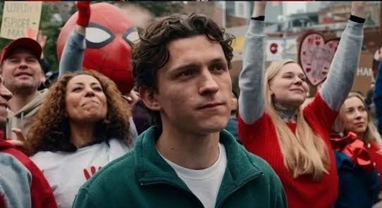 Sksj002's tweet photo. Why did the Punisher suddenly become so cheerful in 'SPIDER-MAN BRAND NEW DAY'?

When Peter needed help hiding his identity, Frank actually wore the Spider-Man suit and waved at fans from the window. Many fans thought this completely ruined the Punisher's character.

But there's a reason.

By this point, Frank had already avenged his family. The rage that defined him was no longer the only thing keeping him alive.

Unlike Daredevil, Peter showed Frank that someone can go through unimaginable pain and still choose to smile and help people. Peter became proof that tragedy doesn't have to define the rest of your life.

And this isn't even out of character. In the comics, the Punisher isn't always angry. In many stories, he's calm, collected, and even has a dry sense of humour.