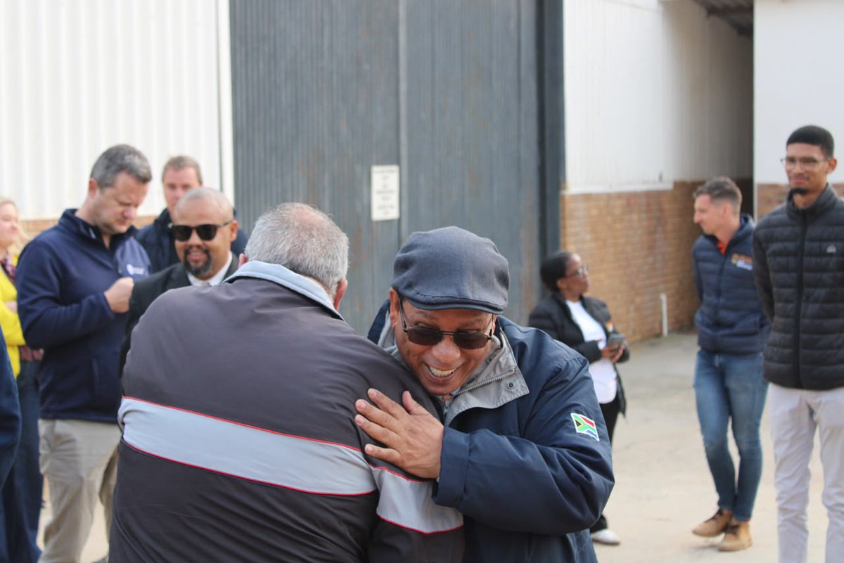 WesternCapeDA's tweet photo. 💙DA Ministers Dean MacPherson, Tertius Simmers and Ivan Meyer handed over the Elands Bay slipway to the Cederberg Municipality.

More access. More opportunity. More jobs for the local fishing community.

🗳️ https://t.co/weCwdhNe9U

#VoteDA 💙 https://t.co/4SLWl7ztjt