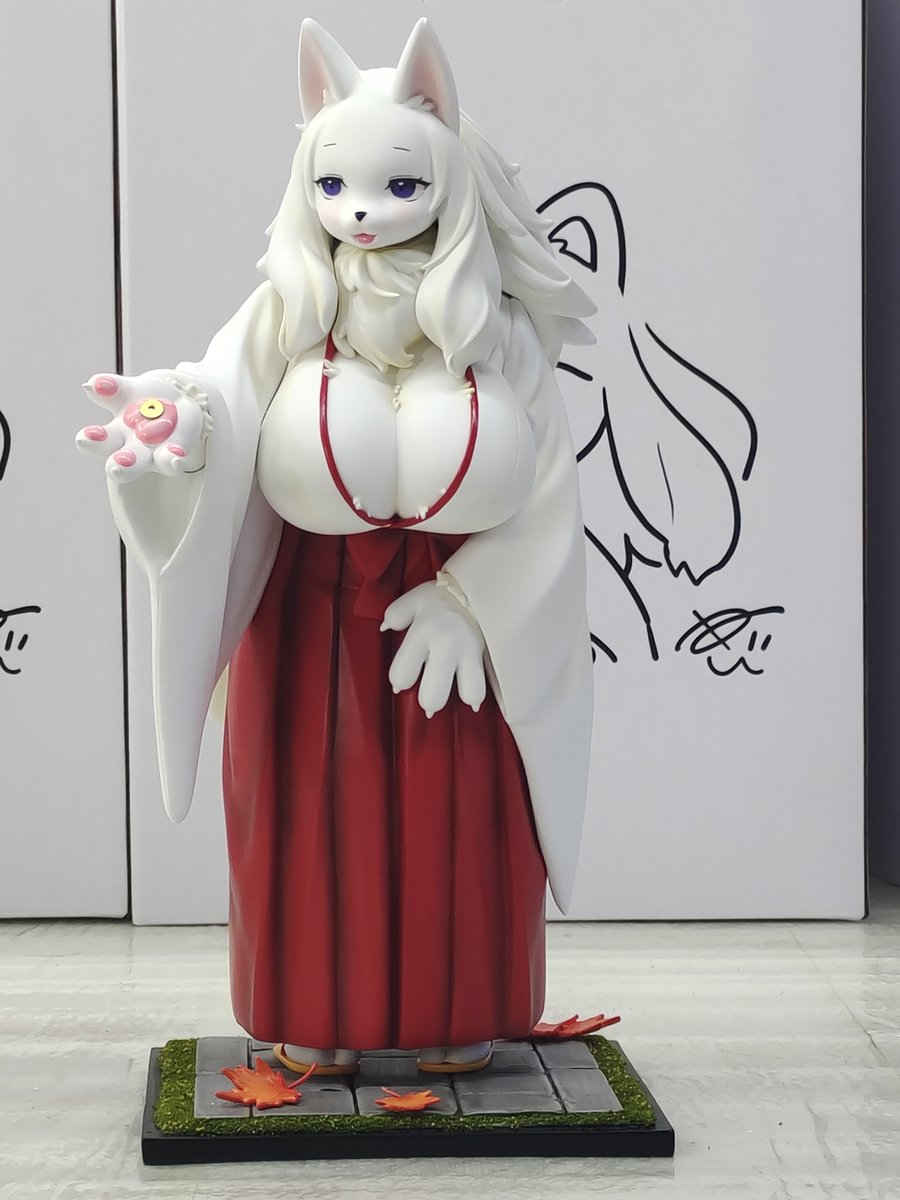 wolf_yuki's tweet photo. ✨ きしべ先生が生み出した「サモエドちゃん」の市販版フィギュアが、ついに完成しました！ ✨
今回ご紹介するのは原型ではなく、実際に皆さまのもとへお届��する正式な製品版です！
ふわふわと重なる美しい毛並み、大きく柔らかな尻尾、巫女装束の自然なシワ、そして肉球など��細かな部分まで、サモエドちゃんの魅力を大切にしながら丁寧に仕上げました。
完成したサモエドちゃんたちがずらりと並ぶ姿は、本当に壮観です！
皆さまのもとへお届けできる日が、ますます楽しみになりました🐾
Character Design：きしべ先生
Production：KANATAMA WORKS／可奈肉蛋屋
#サモエドちゃん #きしべ #フィギュア #KANATAMAWORKS