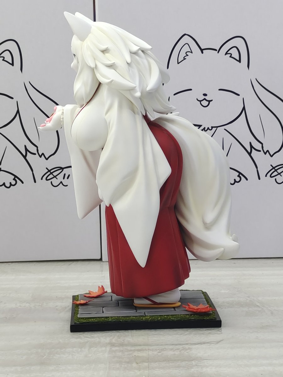 wolf_yuki's tweet photo. ✨ きしべ先生が生み出した「サモエドちゃん」の市販版フィギュアが、ついに完成しました！ ✨
今回ご紹介するのは原型ではなく、実際に皆さまのもとへお届��する正式な製品版です！
ふわふわと重なる美しい毛並み、大きく柔らかな尻尾、巫女装束の自然なシワ、そして肉球など��細かな部分まで、サモエドちゃんの魅力を大切にしながら丁寧に仕上げました。
完成したサモエドちゃんたちがずらりと並ぶ姿は、本当に壮観です！
皆さまのもとへお届けできる日が、ますます楽しみになりました🐾
Character Design：きしべ先生
Production：KANATAMA WORKS／可奈肉蛋屋
#サモエドちゃん #きしべ #フィギュア #KANATAMAWORKS