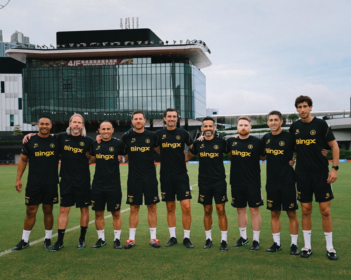 Tarvershima001's tweet photo. 🔔🚨Xabi Alonso with his backroom staff in Hong Kong. 🔵💙💙

From left to right: Willie Isa, Austin McPhee, Sebas Parrilla, Xabi Alonso, Ben Roberts, Ismael Camenforte, Calum McFarlane, Alberto Encinas, Benat Labaien. https://t.co/838Ozp5FQl