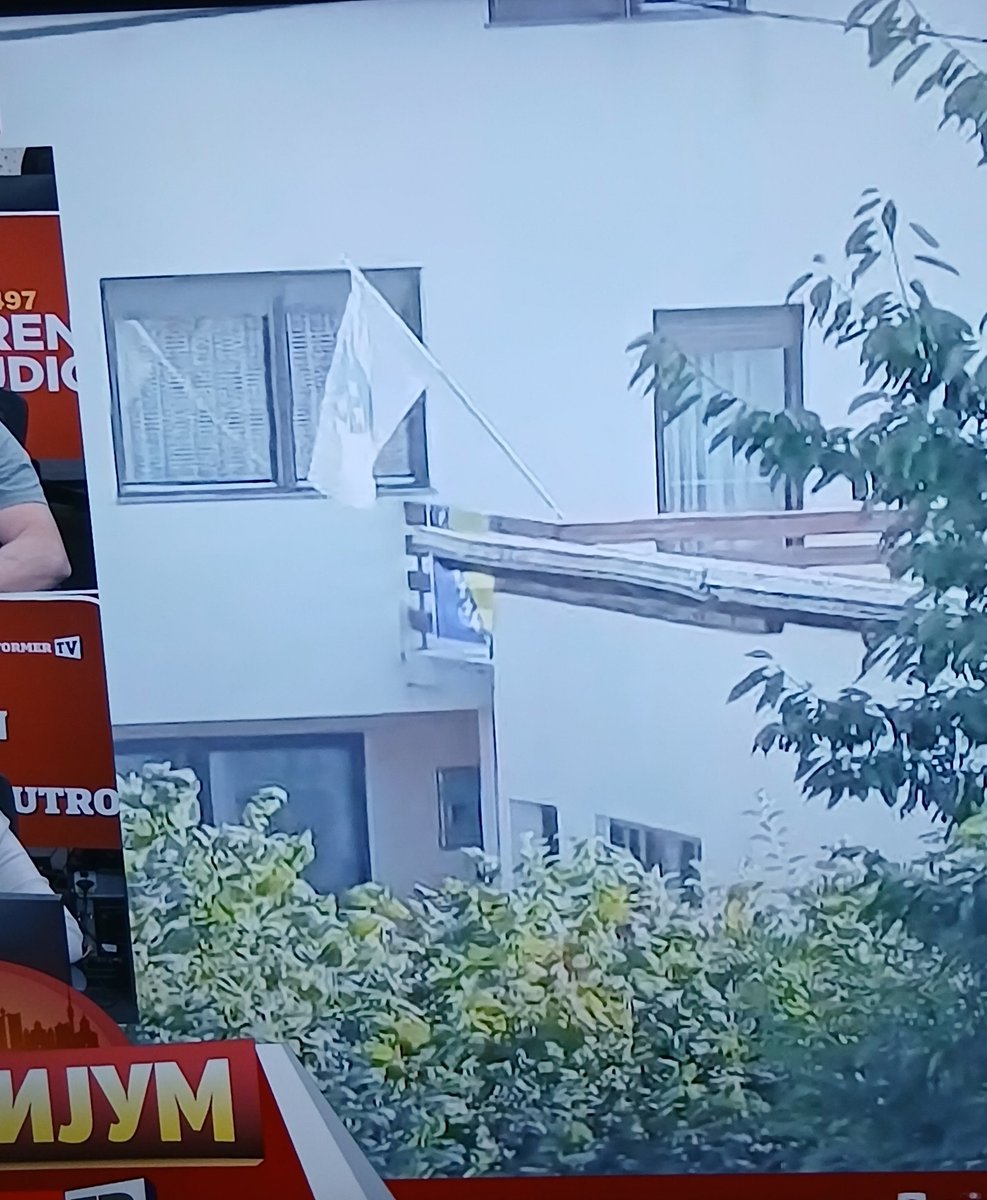 marija727423226's tweet photo. E,neka su postavili zastavu 🇧🇦
#PreCedniče #NeMoj ti reče pośtujeś sve komśije tako da nema ljutnje.Poljem se śiri miris ljiljana🇧🇦 https://t.co/Zhi3aEq1xY