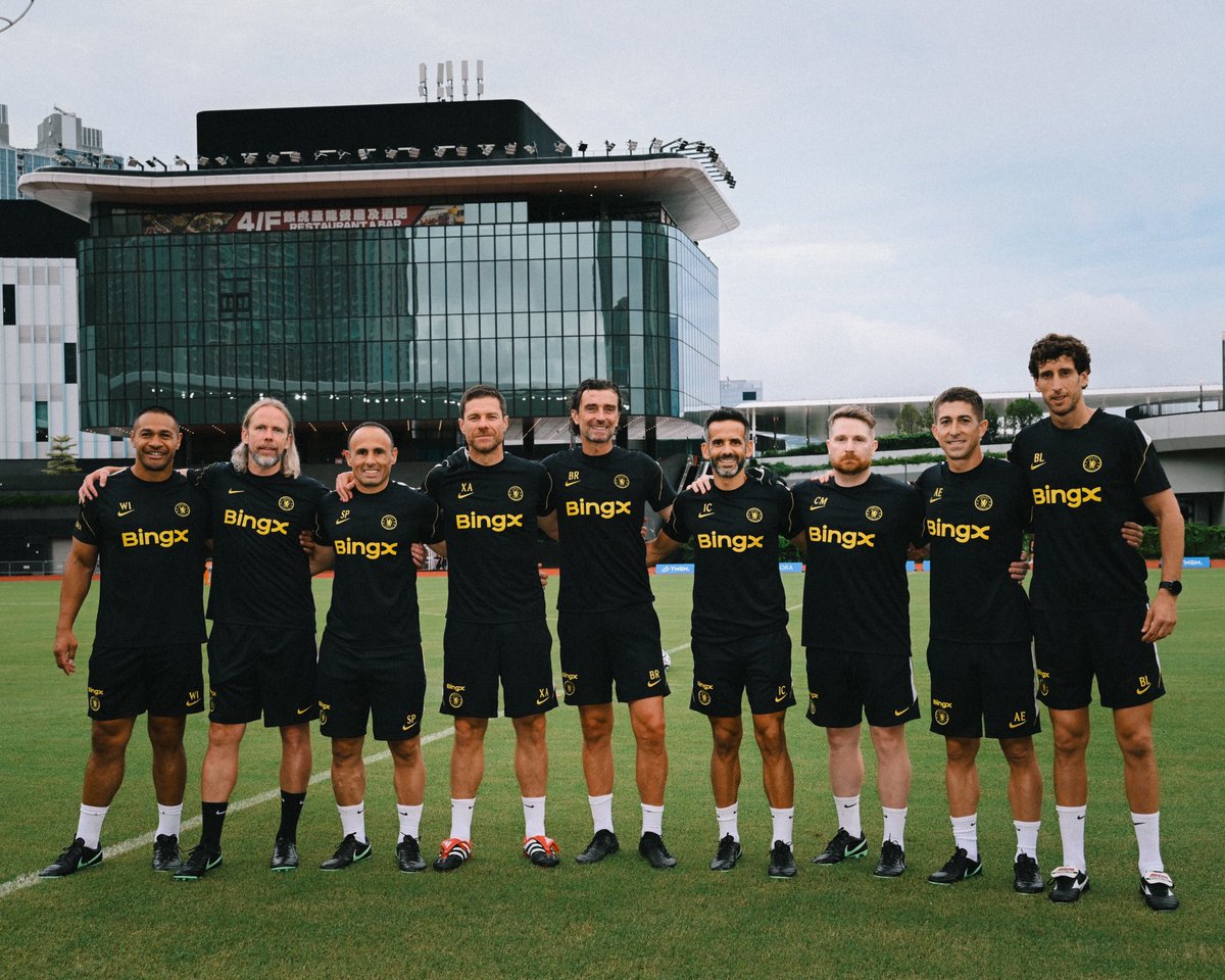 CFCDaily's tweet photo. 🚨Austin McPhee has arrived. 

Xabi Alonso's backroom staff is now complete:

Willie Isa, Austin MacPhee, Sebas Parrilla, Xabi Alonso, Ben Roberts, Ismael Camenforte, Calum McFarlane, Alberto Encinas, Benat Labaien. 

📸Chelsea FC https://t.co/favJMzn6c1