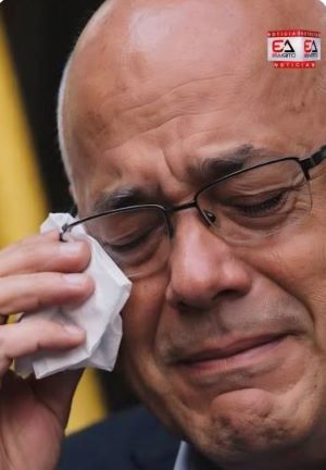 homeroboscan's tweet photo. Se le "acabó el pan de piquito" a Jorge Rodríguez...Creyó que con la entrega de Maduro había asegurado su exilio dorado en México...De pronto, Washington le mandó a Dinorah Figuera que lo desalojó de la Asamblea Nacional y ahora lo acusan como responsable de numerosos fraudes políticos en Venezuela...También lo señalan como boicoteador del diálogo oposición-chavismo...Jorge entró en desgracia con Washington, no hay duda...Se le acabaron el guanibeo y las traiciones...Ahora es un llorón y estorba en todas partes...Ah...Y silenció su gritico femenino de guerra...Gringos de mierda.