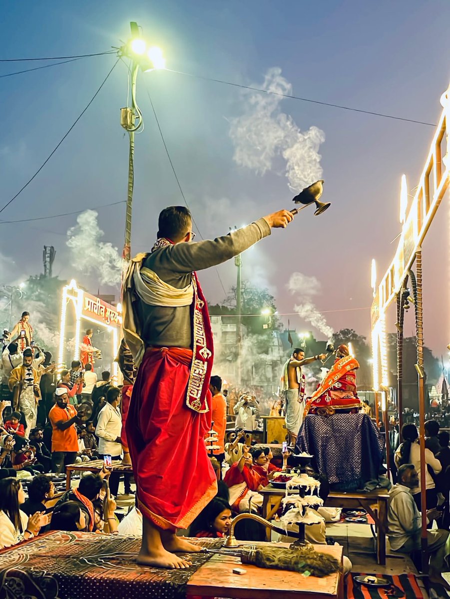 devdarshan__'s tweet photo. 🚩 हर हर महादेव! ॐ नमः शिवाय! 🚩

🕯️🚩 रामघाटची दिव्य संध्याकाळ... महाकालाच्या नगरीतील भक्तीचा अलौकिक सोहळा! 🚩🕯️

🚌 देवदर्शन टूर्स अँड ट्रॅव्हल्स सोबत उज्जैनची पवित्र यात्रा करा.

📞 बुकिंगसाठी संपर्क: 7887585613

#रामघाट #रामघाटआरती #उज्जैन #शिप्रानदी #महाकाल #महाकालेश्वर https://t.co/LiGZv714TC