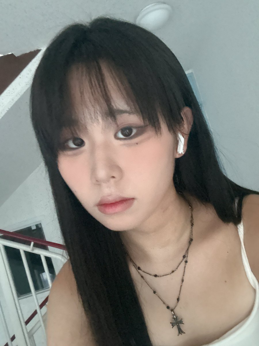 ciel_tg's tweet photo. 야옹
Meow 🐈‍⬛
#트젠 #쉬멜 #시디 #여장 #tg #cd #femboy https://t.co/I3lOTjBLXQ