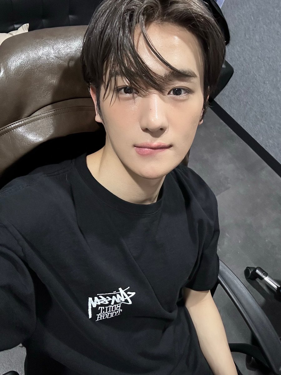 hyunjaesprite's tweet photo. i miss you baby….. https://t.co/IbOMEwXdPo