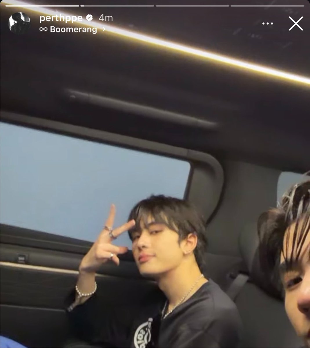 psflowerofchue's tweet photo. ในปี 2026 ยังมีคนทำท่า dab กับใช้ boomerang อยู่อีกหรอ : https://t.co/of6kQAKcBY