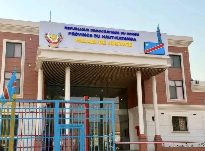 LukondeSama's tweet photo. L’inauguration du nouveau Palais de Justice de Lubumbashi par le Chef de l'Etat, le  Président Félix Tshisekedi Tshilombo, marque une étape importante dans le renforcement de l’État de droit et de nos institutions. En tant que fils du Haut-Katanga, je ressens une fierté particulière de voir notre province se doter d’un tel ouvrage, symbole de modernité, d’autorité de l’État et de progrès.

Pendant des décennies, notre justice a rendu ses verdicts dans des conditions précaires. Aujourd’hui, nous donnons à nos magistrats les moyens de rendre une justice équitable, rapide et accessible à tous. Cette réalisation historique illustre la volonté de notre pays de doter la justice d’infrastructures modernes, à la hauteur de sa mission et des attentes légitimes de chaque Congolais.

#RDC #HautKatanga #Lubumbashi #Justice #ÉtatDeDroit #CohesionNationale #Développement