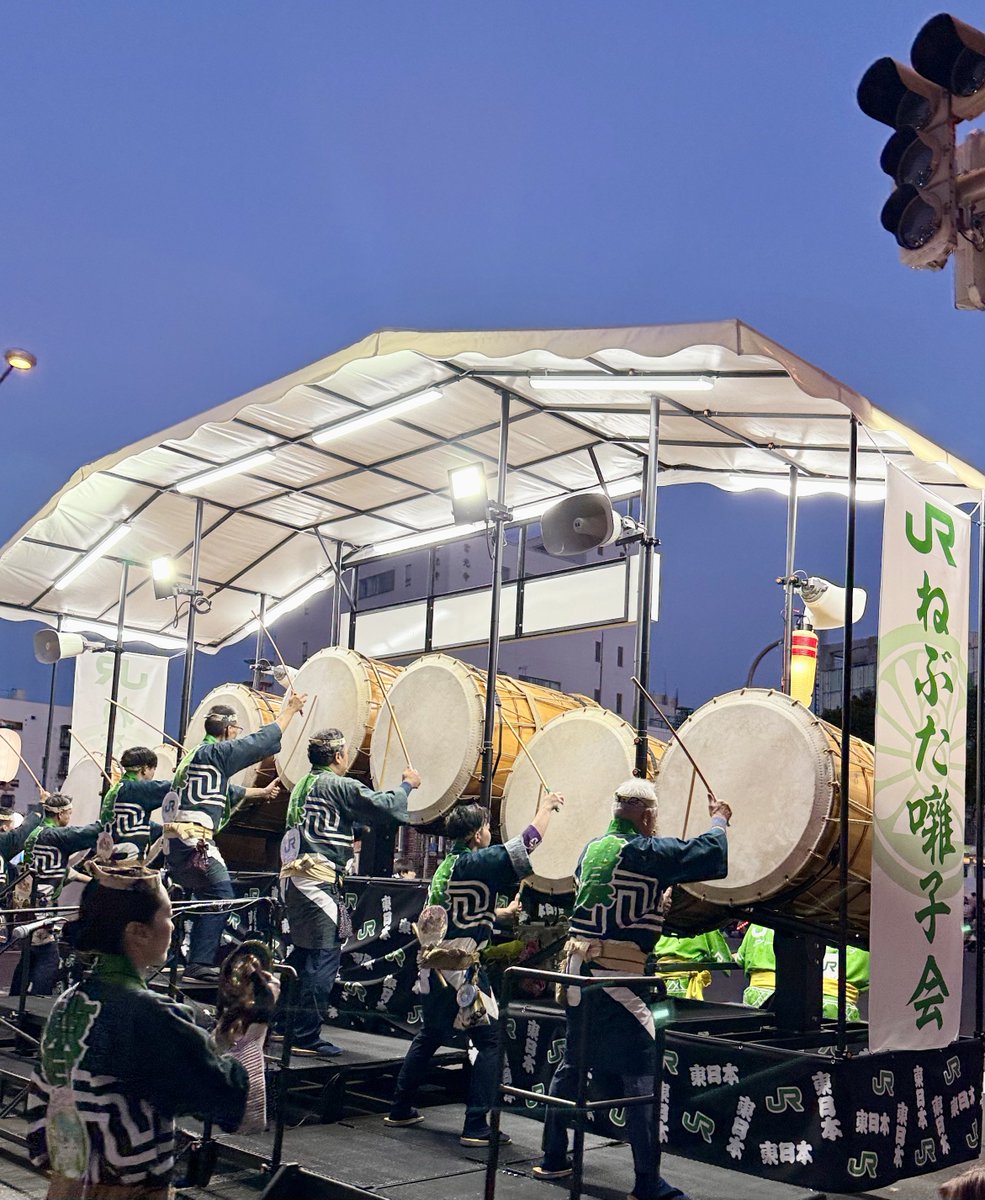 arasanta's tweet photo. 青森ねぶた祭りに来たー！
間近で見られて大迫力！！祭りの喧騒は心が震えるな！！ https://t.co/uxVmUgL6KM