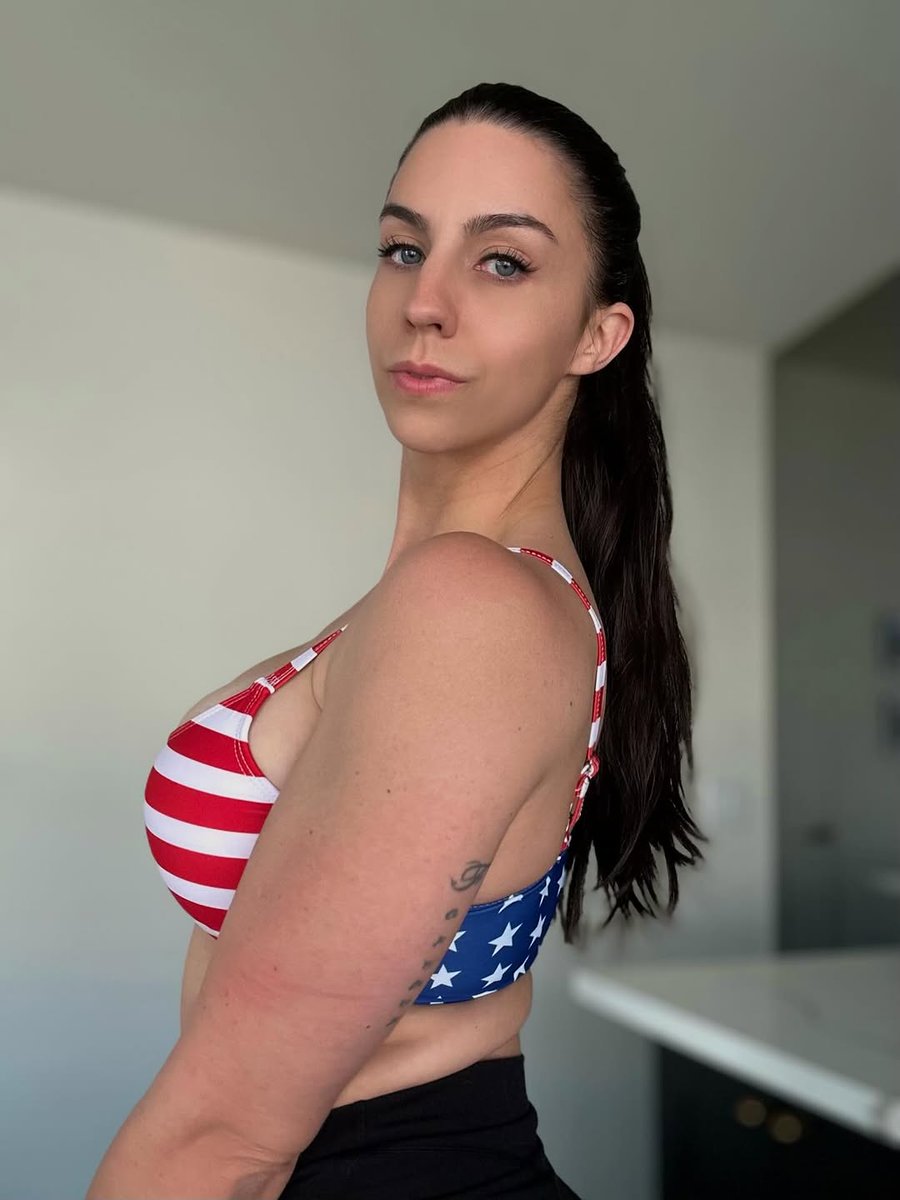 KieraUSMC's tweet photo. Marine, 34 y/o. Catch me off duty if you are brave enough 😉 https://t.co/NqmWg6uaV8