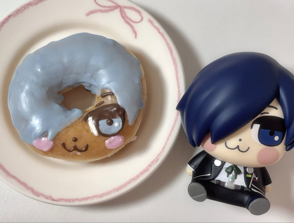 1mung2's tweet photo. 페르소나 도넛꾸미기 ( ˘༥˘ )🍩 https://t.co/4CDJC3rJlD