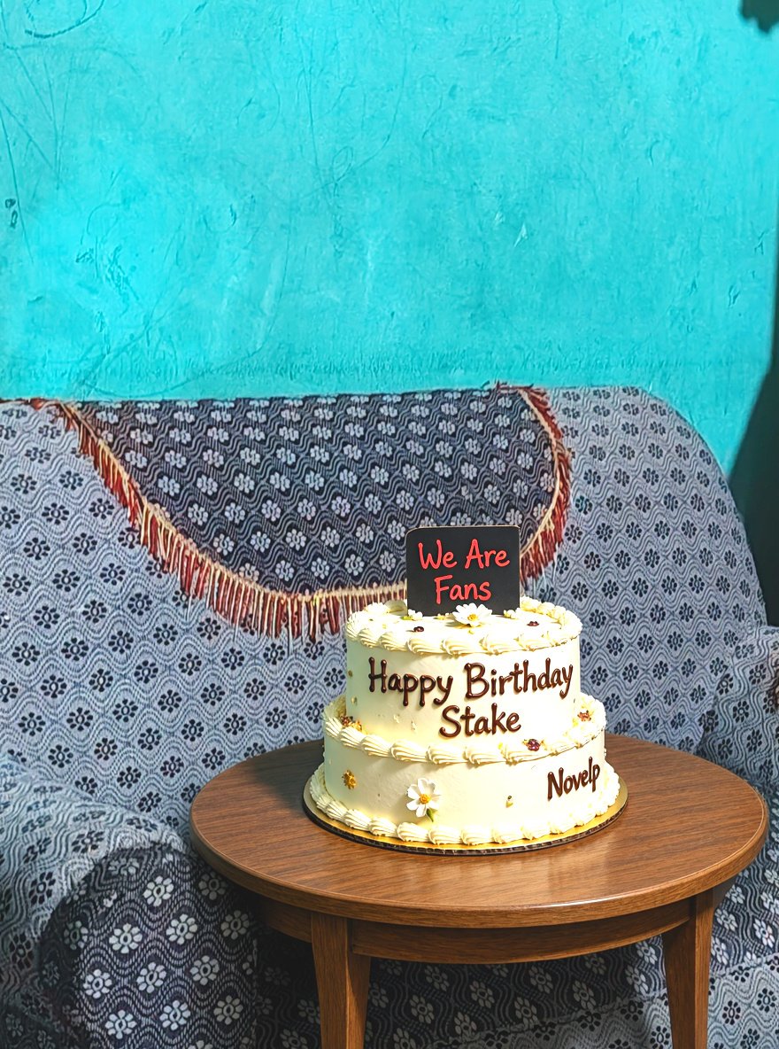 PromiLLB's tweet photo. @StakeTG Since there was a cake shop nearby, I ended up buying one. I really loved the strawberry-flavored cake. 🍓🎂 https://t.co/QRQy60fPVq