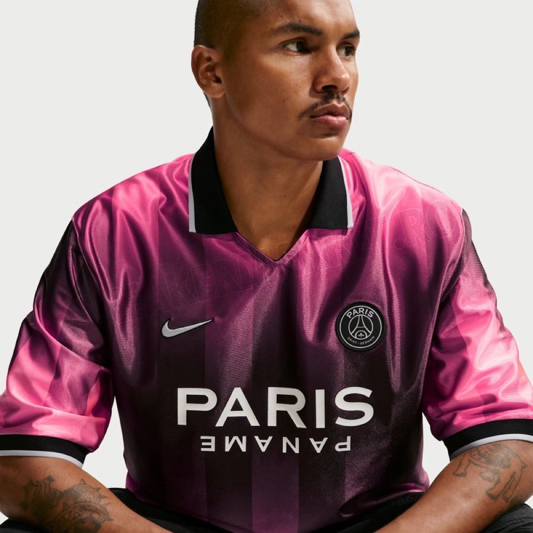 CaminoTV's tweet photo. un maillot energy ROSE ?!!! non la ils font fort,  sortez nous vite ce poulet la https://t.co/2mjDScE3u4