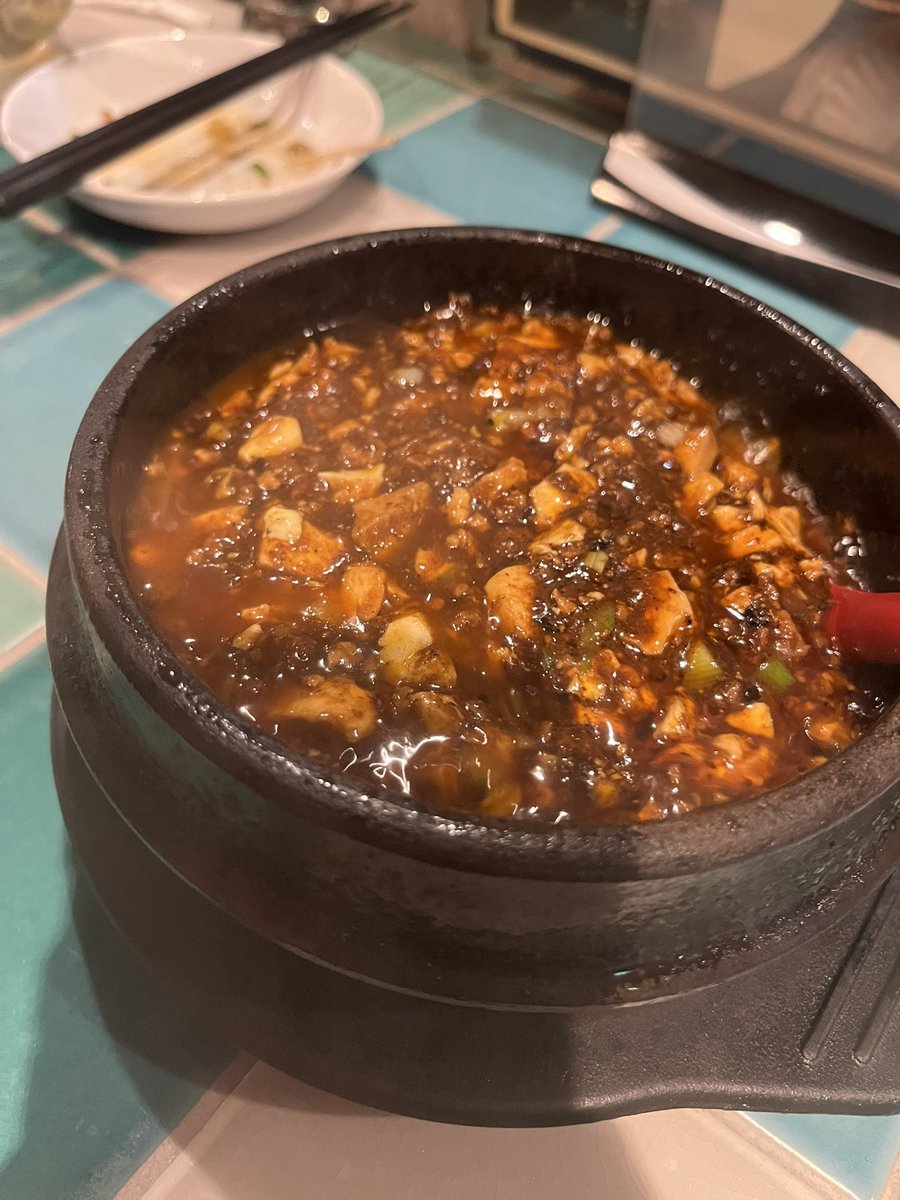 haruto_ars_jsb's tweet photo. 今日も神田アニメバーエリクサー
@animebar_elixir います！！！

辛いの食べたい欲が出たので麻婆���腐食べてきた🌶

#アニメバー https://t.co/F3irjA0ACl