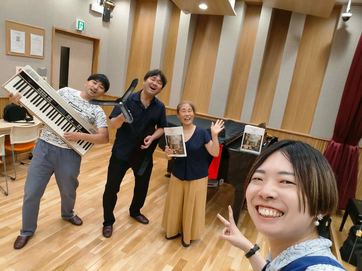 koenma_sop's tweet photo. 3回目の合わせでした。立ち稽古では見せ方とか考えながらやるので楽しいよ〜❣
毎回、集合写真がオカシナことになってますが、いたって真面目です🥰

8月21日(金) 西新宿ガルバホールへ！
申込　https://t.co/HeOVFSzpLh https://t.co/1JMiqCeSTm