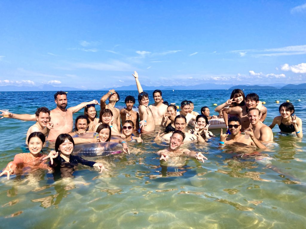 whynotjapan's tweet photo. 8/19(土)に、びわ湖国際交流BBQを開催します！
前回は50人以上の方が参加し、とても盛り上がりました😎☀️

みんなで一緒に泳いだり、BBQしたり夏を満喫しましょう🏖
お1人参加も大歓迎！ご予約はお早めに！

☀️詳細はこちら☀️
https://t.co/YNGRi1NzbA https://t.co/YVJ8GJyncc