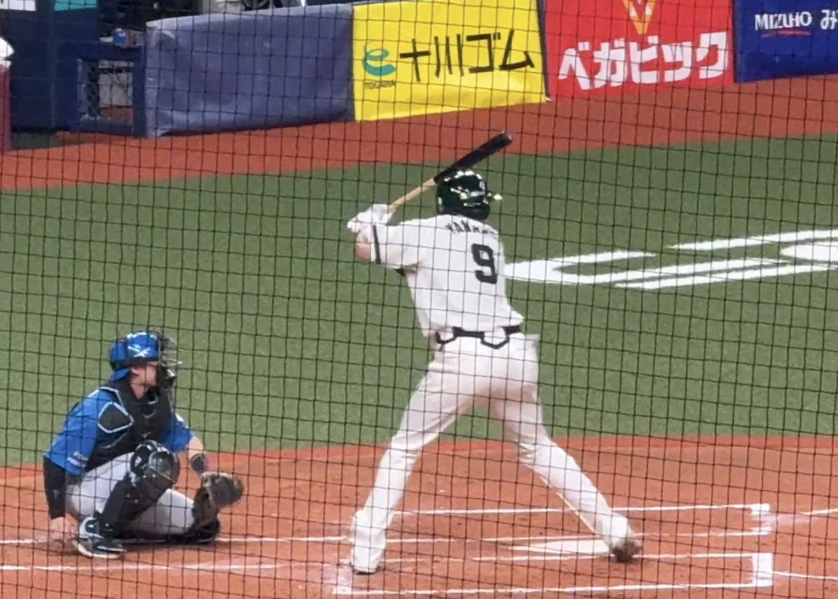 913_pinky's tweet photo. アキラも興奮の熱戦なう笑
久しぶりのオリックス以外の試合もおもしろい🦅
#南海ホークス復刻ナイターin大阪 https://t.co/kGaSg1H5l0
