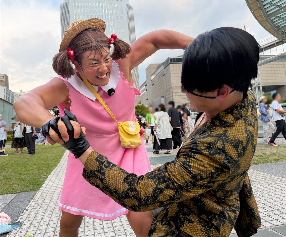 Ultra_Fujitani's tweet photo. 【コスプレ〜異次元対決❗️〜】

メイちゃん🌽vs真島吾朗🐍

🐍「グッ…！こ、これが幼女やと…⁉️
      一体なんちゅうパワーや❗️」

メイちゃん:サップ石島さん@Shinya1499 
龍が如く/真島吾朗:自分
#コスサミ2026 https://t.co/3tPpQWLoV1
