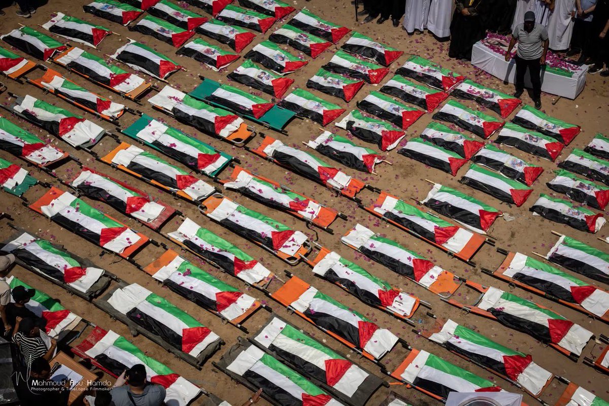 M_shebrawy3's tweet photo. Today, 112 members of the Al-Hassayna family were buried after their bodies were recovered from the rubble of their home, which was destroyed in an Israeli airstrike 3 years ago

This funeral is one of the biggest witnesses to the genocide committed by Israel in Gaza https://t.co/jUtvzeiEeD