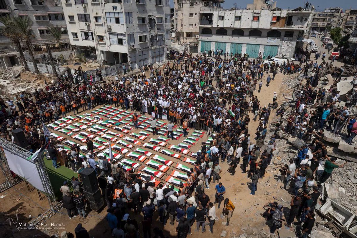 M_shebrawy3's tweet photo. Today, 112 members of the Al-Hassayna family were buried after their bodies were recovered from the rubble of their home, which was destroyed in an Israeli airstrike 3 years ago

This funeral is one of the biggest witnesses to the genocide committed by Israel in Gaza https://t.co/jUtvzeiEeD