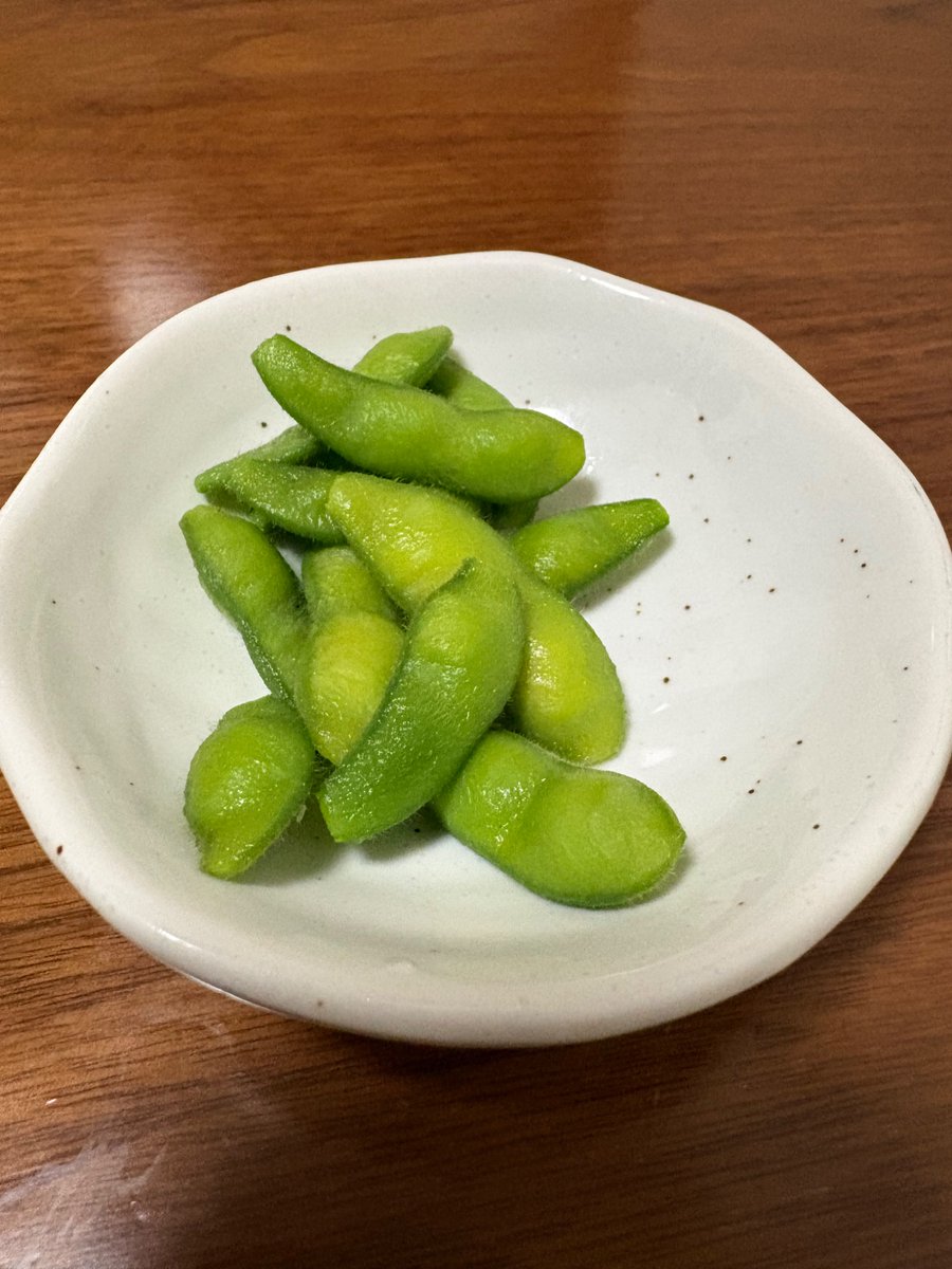 melon_game777's tweet photo. 自分で育てた枝豆🫛
少ないけど美味しい🥹 https://t.co/PmGAsEAD96