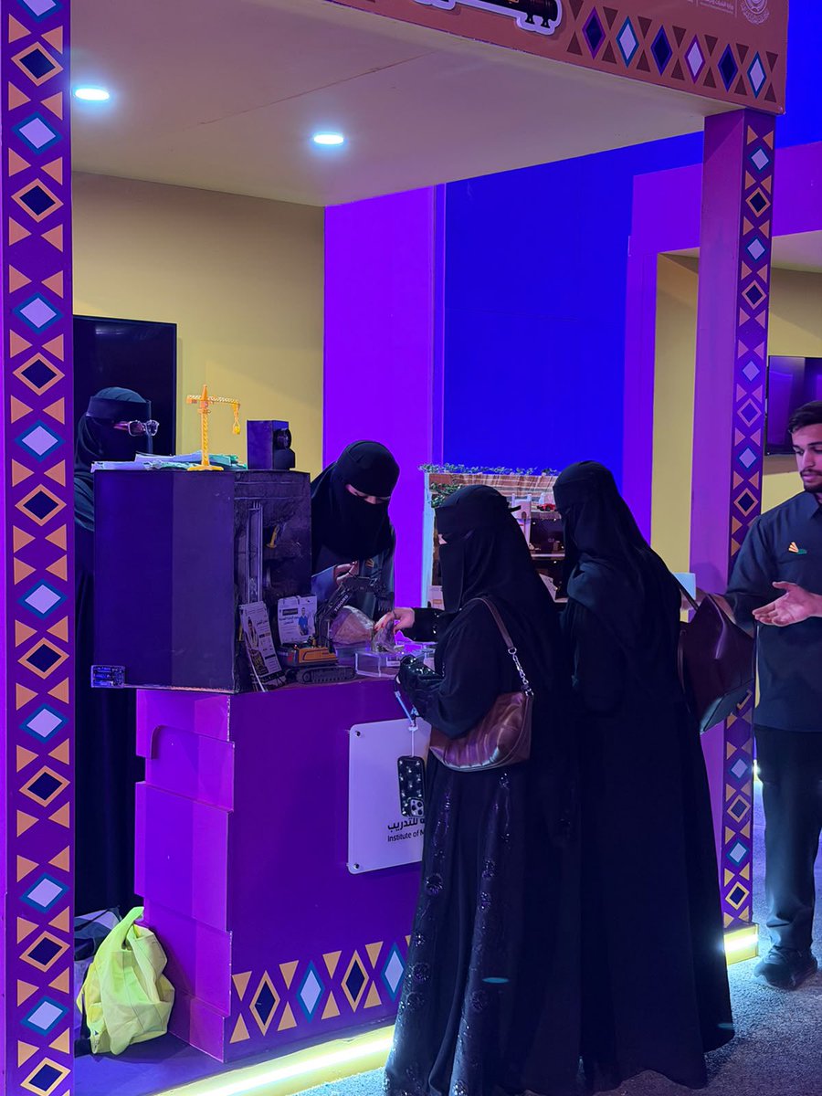 imrt_sa's tweet photo. مشاركة طلاب وطالبات #معهد_الثروات_التعدينية في #صيفنا_شمالي https://t.co/EsIYg905mJ