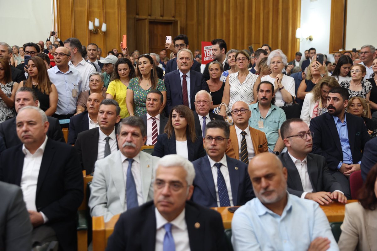 kanko_muhip's tweet photo. Genel Başkanımız Sayın Özgür Özel’in başkanlığında, YENİ Partimizin Türkiye Büyük Millet Meclisi’ndeki ilk Grup Toplantısını büyük bir heyecan ve kararlılıkla gerçekleştirdik. https://t.co/uHIHKYGopP