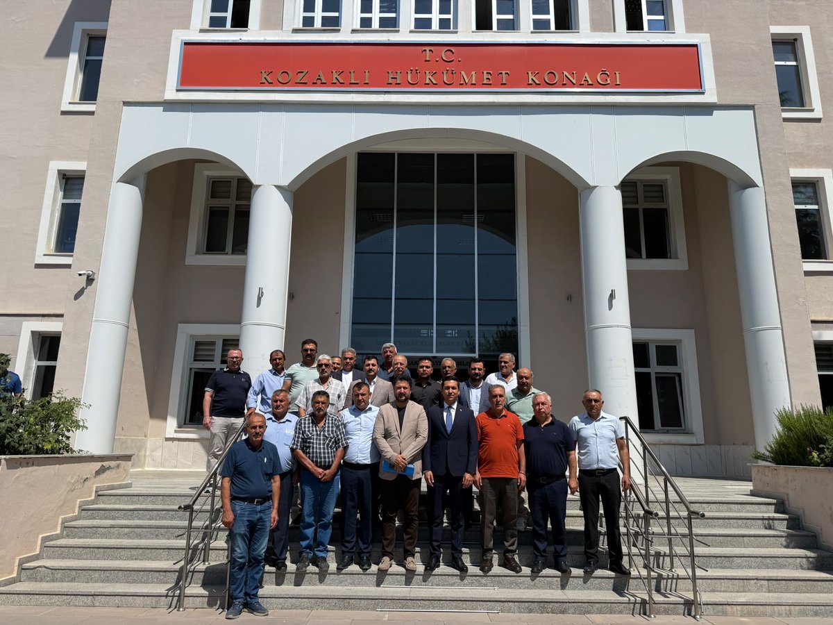EmreCaliskan_50's tweet photo. 📍 Kozaklı Kaymakamlığı

Kozaklı Kaymakamımız @ugursavas35 , İlçe Başkanımız Muhammet Özşahin, İl Genel Meclis Başkanımız @sferalan , İl Özel İdaresi Genel Sekreter Vekilimiz Tolga Balak, Kozaklı İl Genel Meclis Üyemiz Hasan Doğan, Kozaklı Gençlik Kolları Başkanımız Furkan Aksoy, Türkeli Belde Başkanımız Ahmet Yıldız ve köy muhtarlarımız ile birlikte Kozaklı’mızda hayata geçirilmesi planlanan projeler üzerine kapsamlı bir değerlendirme ve istişare toplantısı gerçekleştirdik.

İlçemizin ve köylerimizin ihtiyaçlarını, önümüzdeki dönemde hayata geçirilmesi planlanan yatırımları ve öncelikli çalışma alanlarını ele alarak verimli bir fikir alışverişinde bulunduk. 

Kozaklı’mızın ve köylerimizin kalkınmasına katkı sağlayacak her projeyi yakından takip etmeye, hemşehrilerimizin beklentilerine cevap verecek hizmetleri hayata geçirmek için birlikte çalışmaya devam edeceğiz.
