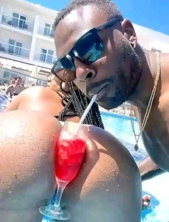 JAMESASHABA2's tweet photo. Enjoying ourselves in the beach 🏖 😍🤪😂❤ https://t.co/isKmMJmDMS