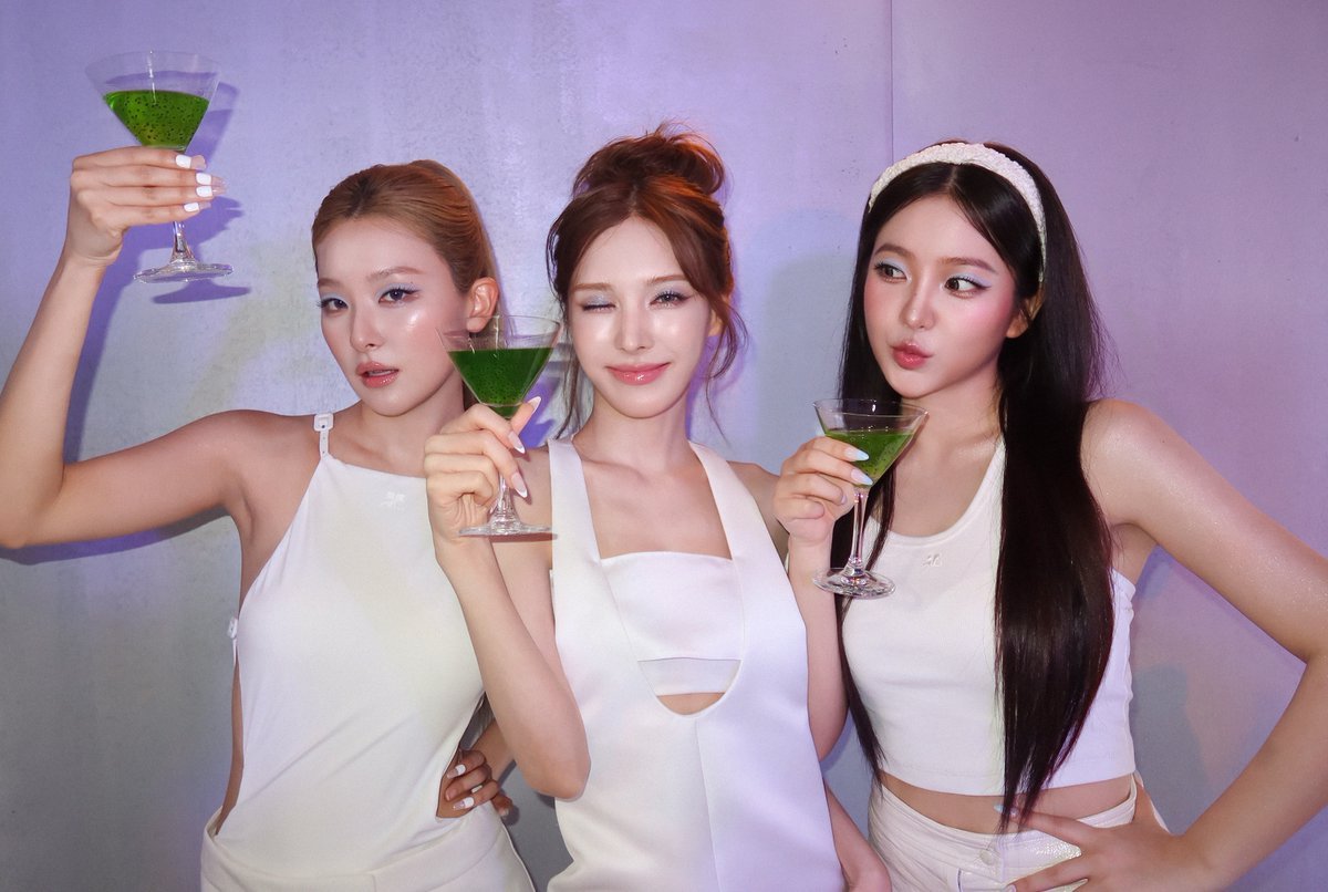 seuldywrites's tweet photo. Dumb dumber and dumbest🫶 https://t.co/3rnpQ6FBGk