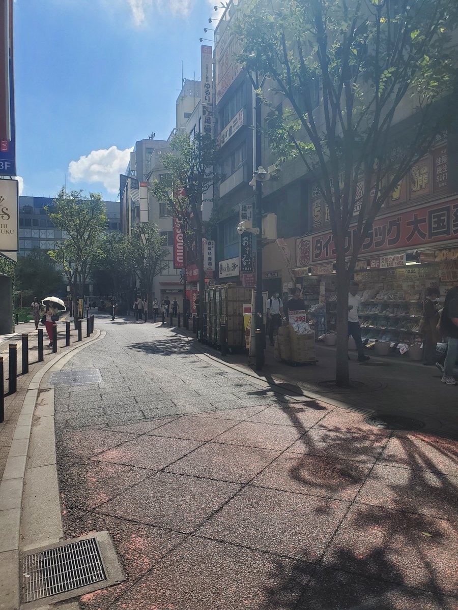 atu__k's tweet photo. 久々に新宿行ったな！仕事やけどね笑 https://t.co/IJDFIDj37W