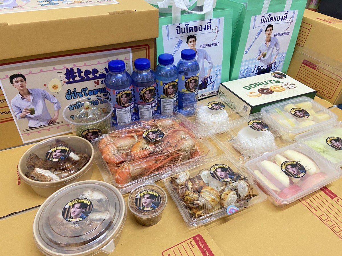 teevtp_home's tweet photo. FOOD FOR TEE ♡‧₊˚ ◡̎ ♡̷
@vitheepanich
มื้อเย็นวันนี้ของน้องธีมาเสิร์ฟแล้วค่า ✨ วันนี้ส่งต่อความอร่อยพร้อมกำลังใจผ่านกุ้งอบซอส ปลาหมึกย่าง ไก่ทอด และข้าวสวย เติมความสดชื่นด้วย ผลไม้ พร้อมน้ำวิตามินซีและปิดท้ายด้วยโดนัท💙
อิ่มอร่อยและเติมพลังสำหรับการออกกองน้า ✨
Thank you for the lovely food support today ♡
from @jira_jan619
#MrKillSeries
#FoodForTee
#tee_vtp