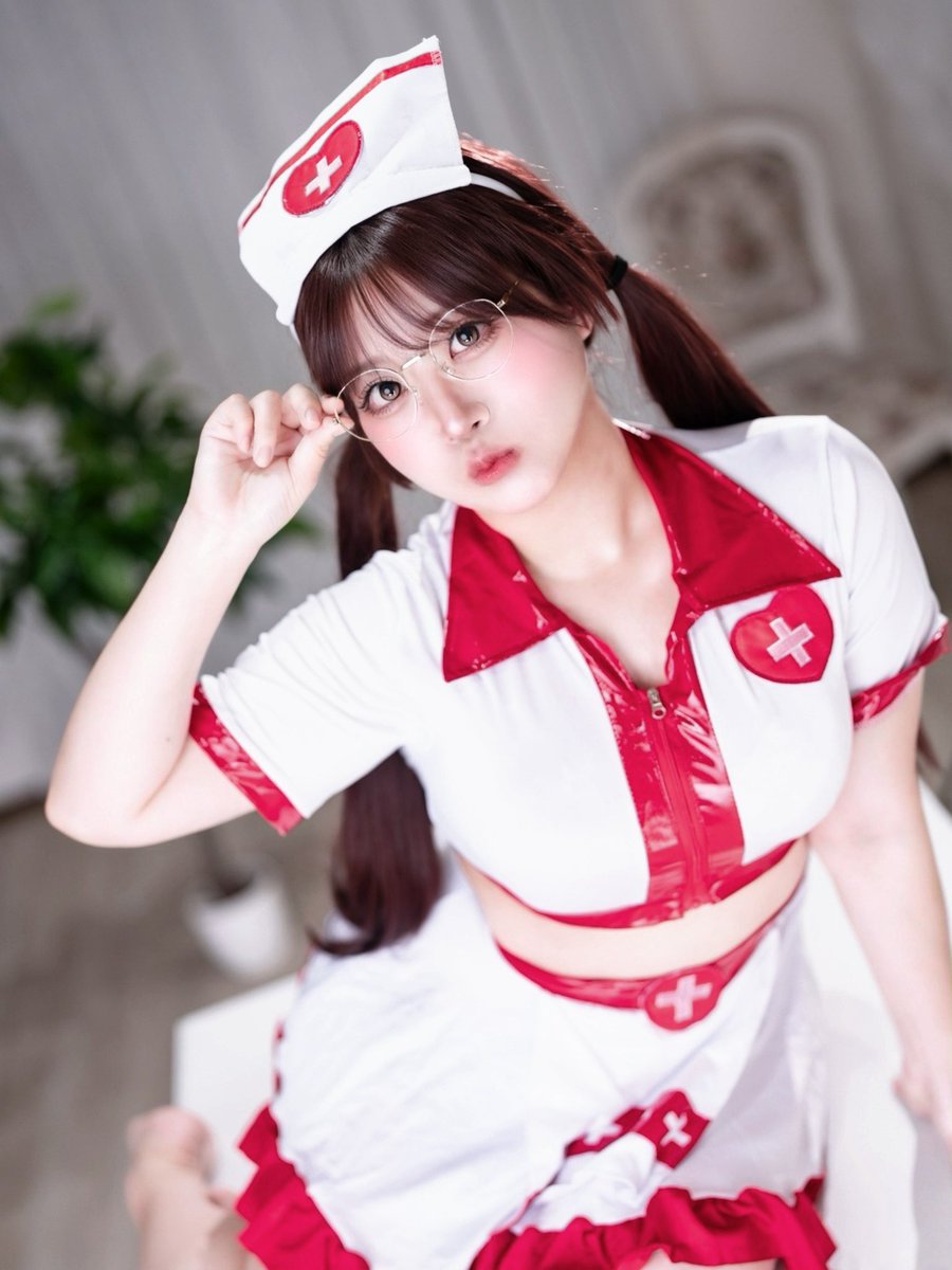 karuanocoss's tweet photo. 創作ナース💉︎💕

おさげのメガネっ娘、いかがですか？🥹💗

.. https://t.co/AjABpsyYln